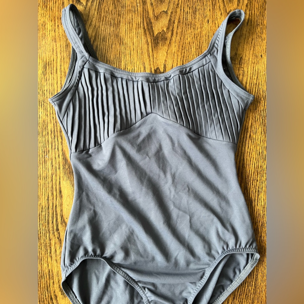 🌼flattering one piece
